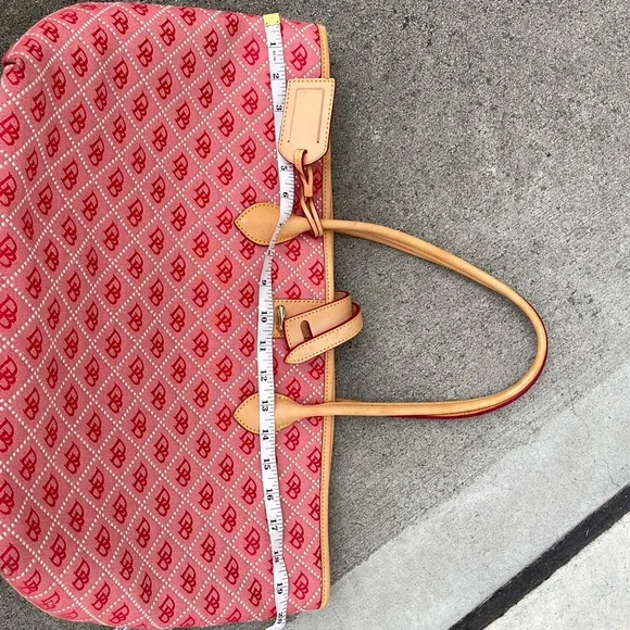 Dooney Bourke Red Signature Jaquard Canvas Leather Tote. - Picture 6 of 13